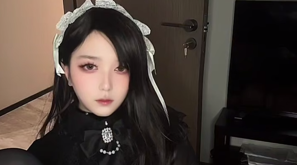 【男娘】推特男娘狗蛋给主人展示今天的穿搭，结果却忍 不住在主人面前